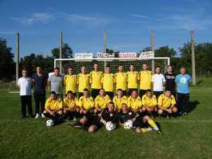 felnott-csapat---2014-2015.jpg